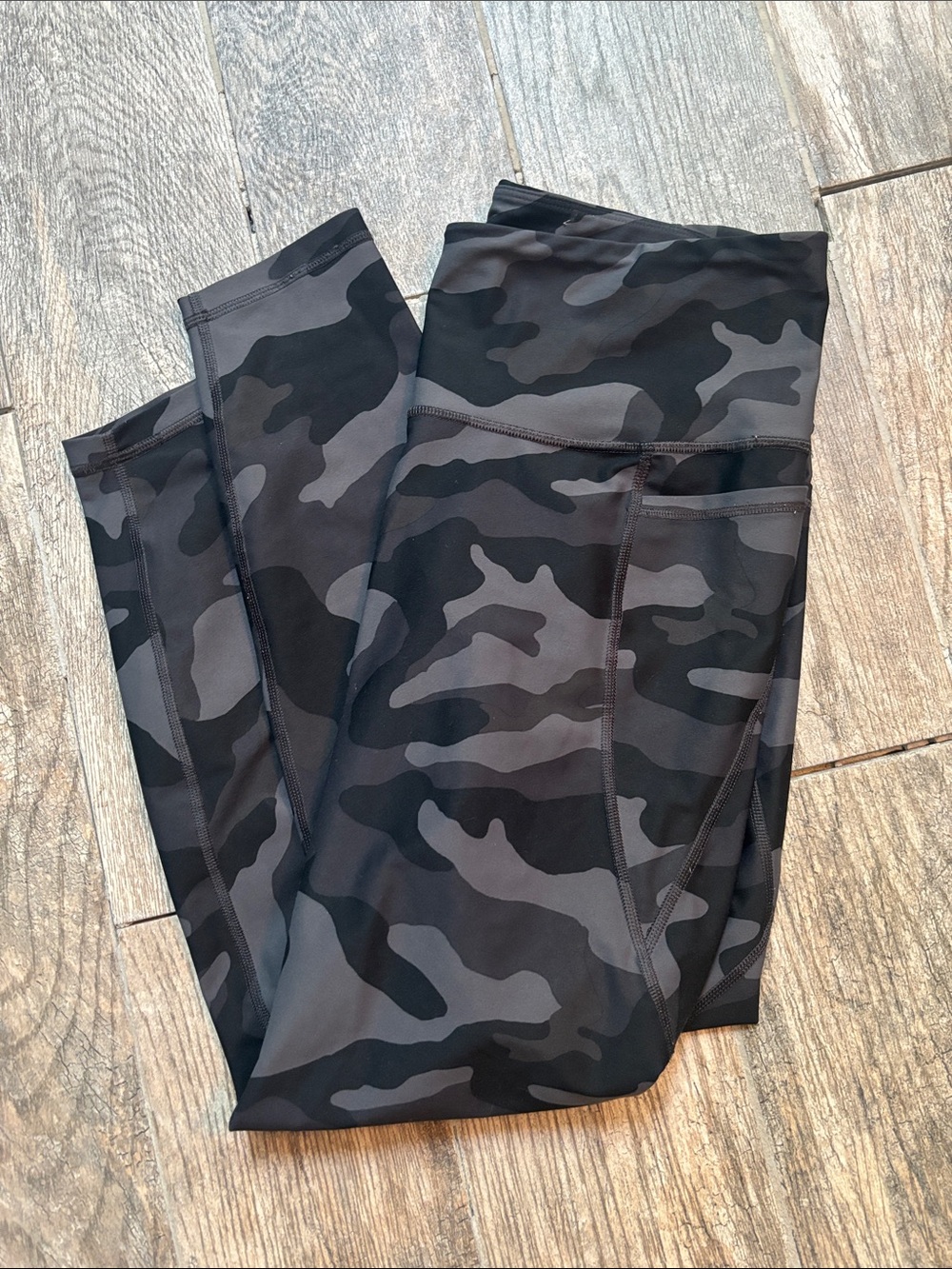 Old Navy Black & Gray Camo Leggings with Pockets